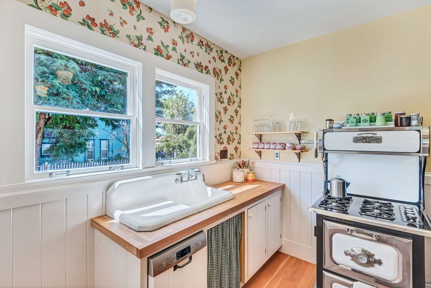 LaFollette House by Stahancyk House, Kitchen