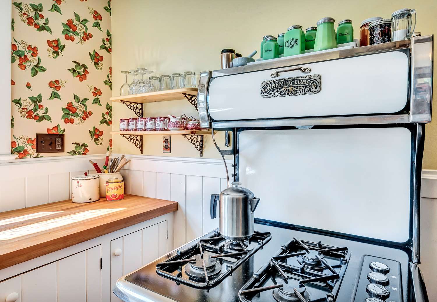 LaFollette House by Stahancyk House, Kitchen