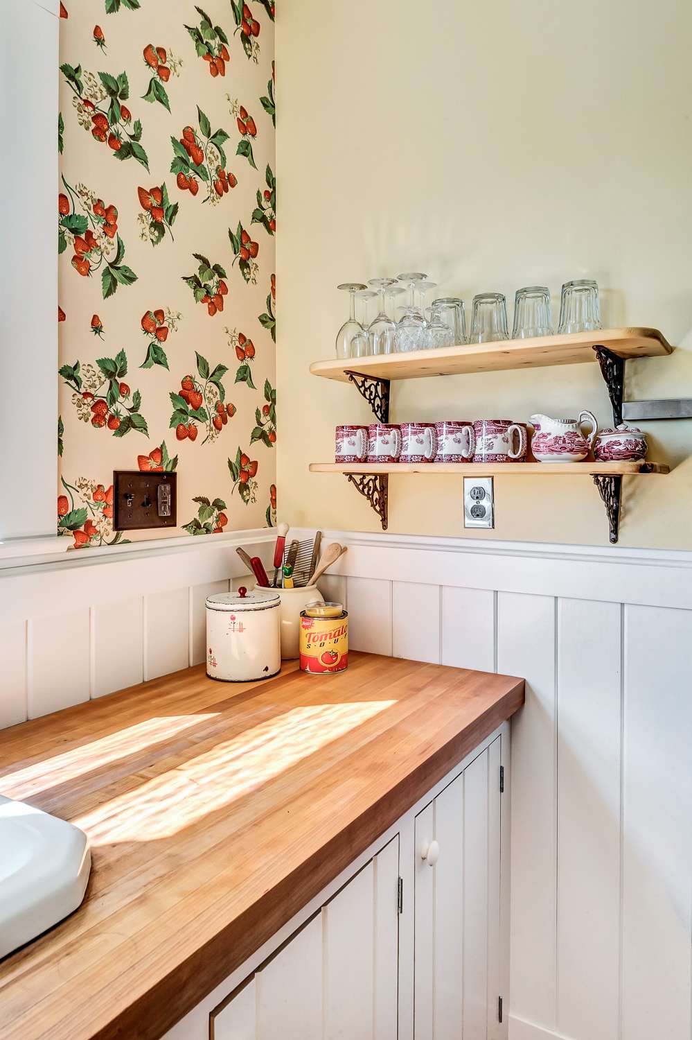 LaFollette House by Stahancyk House, Kitchen